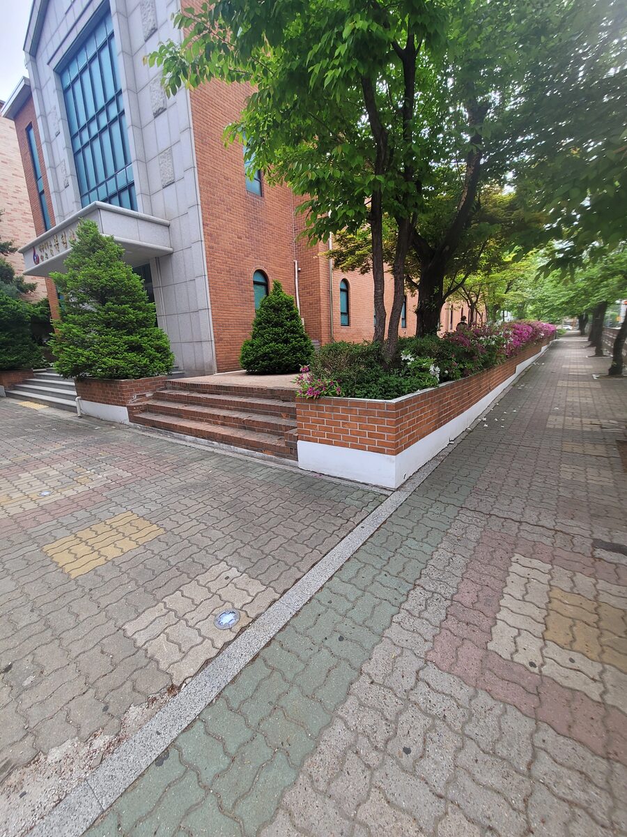 아파트화단철거 작업 중 장비 진입 장면