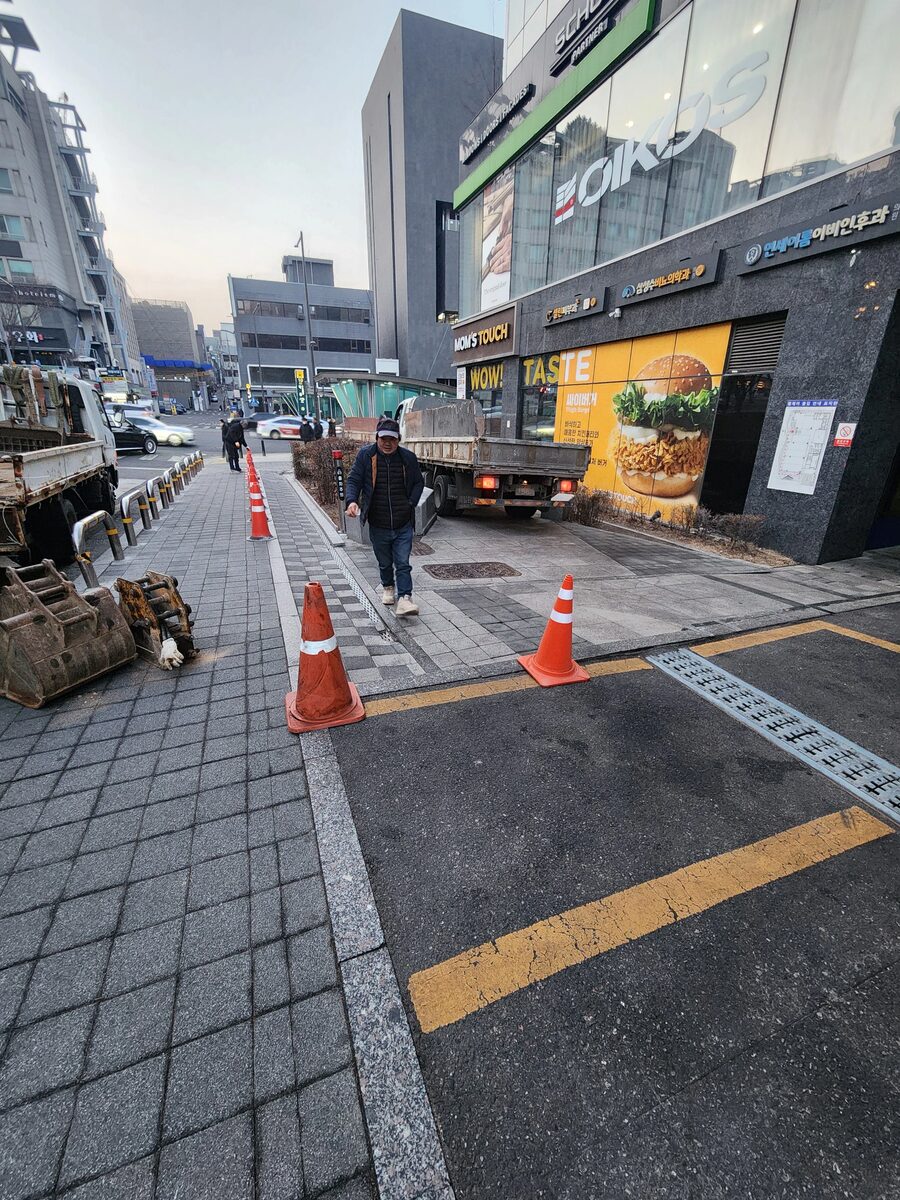 아파트보도블럭교체 마감 단차 확인