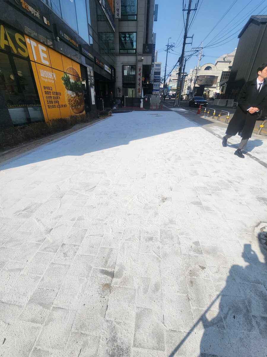 아파트보도블럭교체 완료 후 통행로