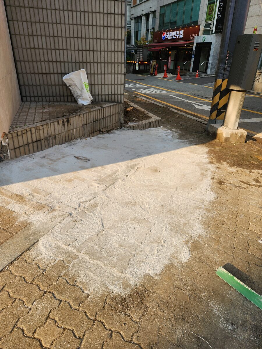 보도블럭파손보수 완료 후 마감면