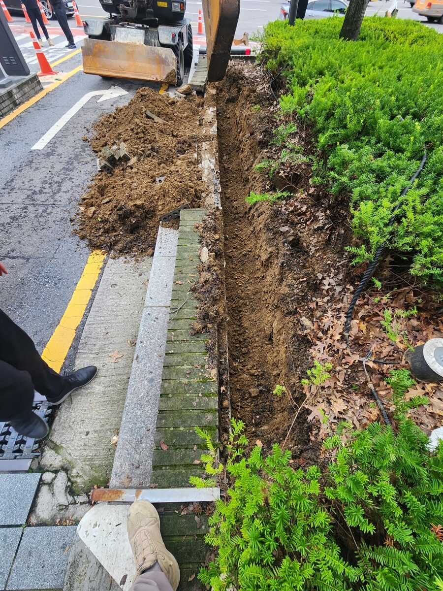마당화단벽공사 완료 후 전경